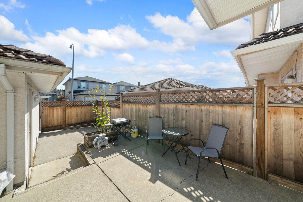 listing image 1101431111646212201