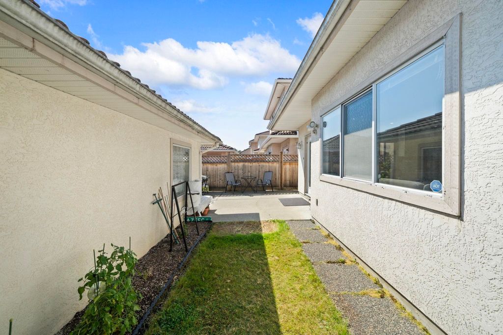 listing image 1101674492815264250