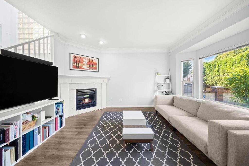listing image 1107316548163896119