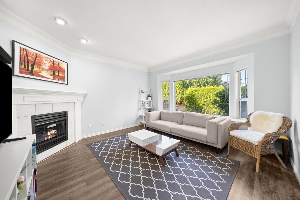 listing image 1109934315855213257