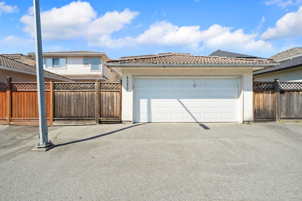 listing image 1101755893087526343