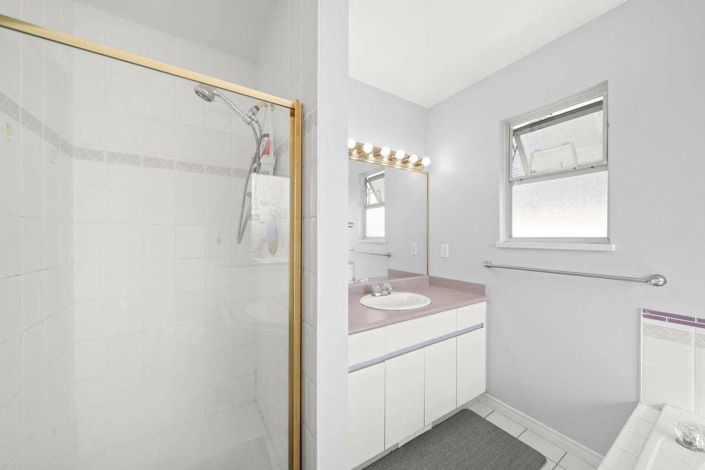 listing image 1100478600239827496