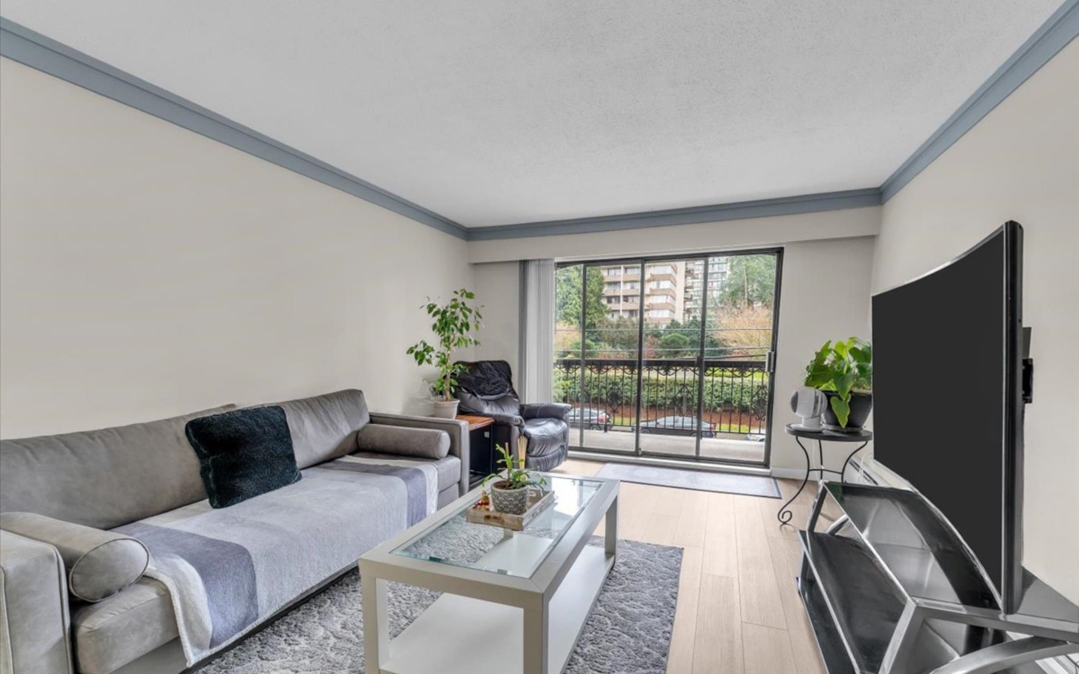 707 Hamilton Street 208