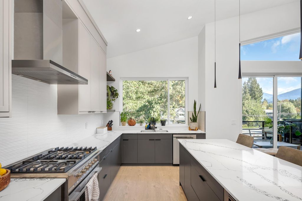 listing image 1109770416420442530