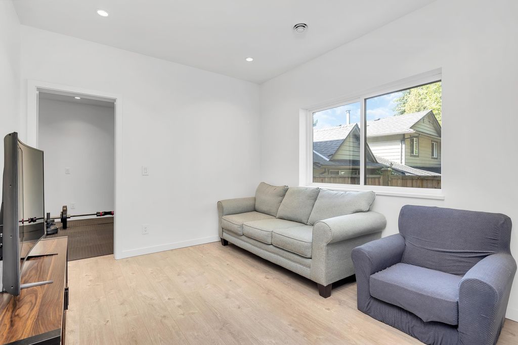 listing image 1104557981850743132