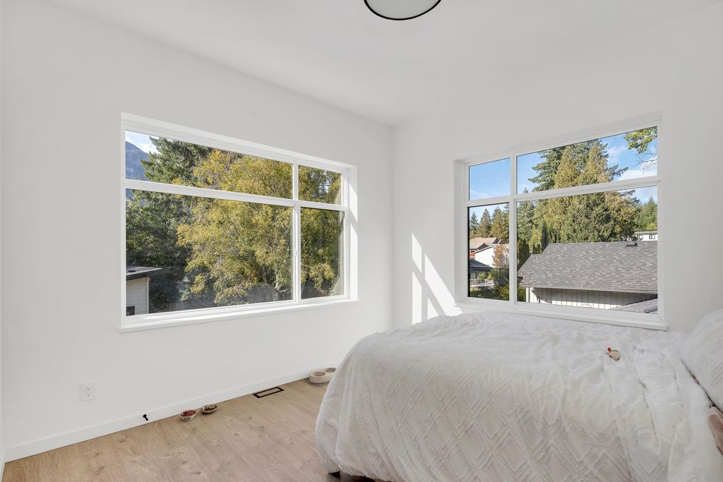 listing image 1108191230891855099