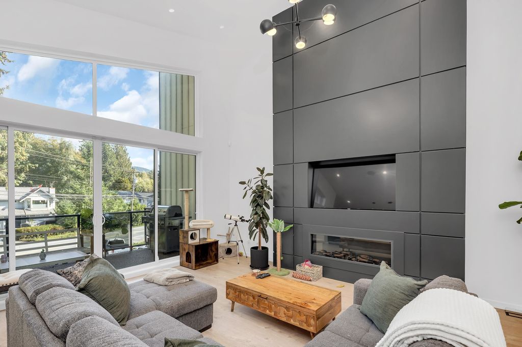 listing image 1100694872732366591