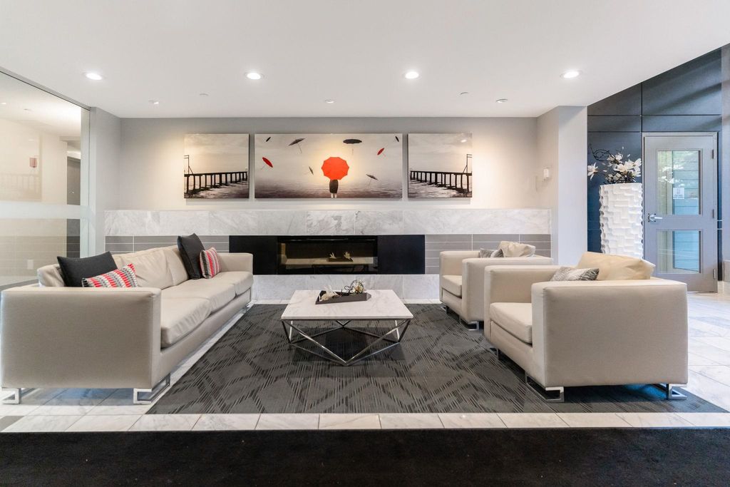 listing image 1109683747091942600