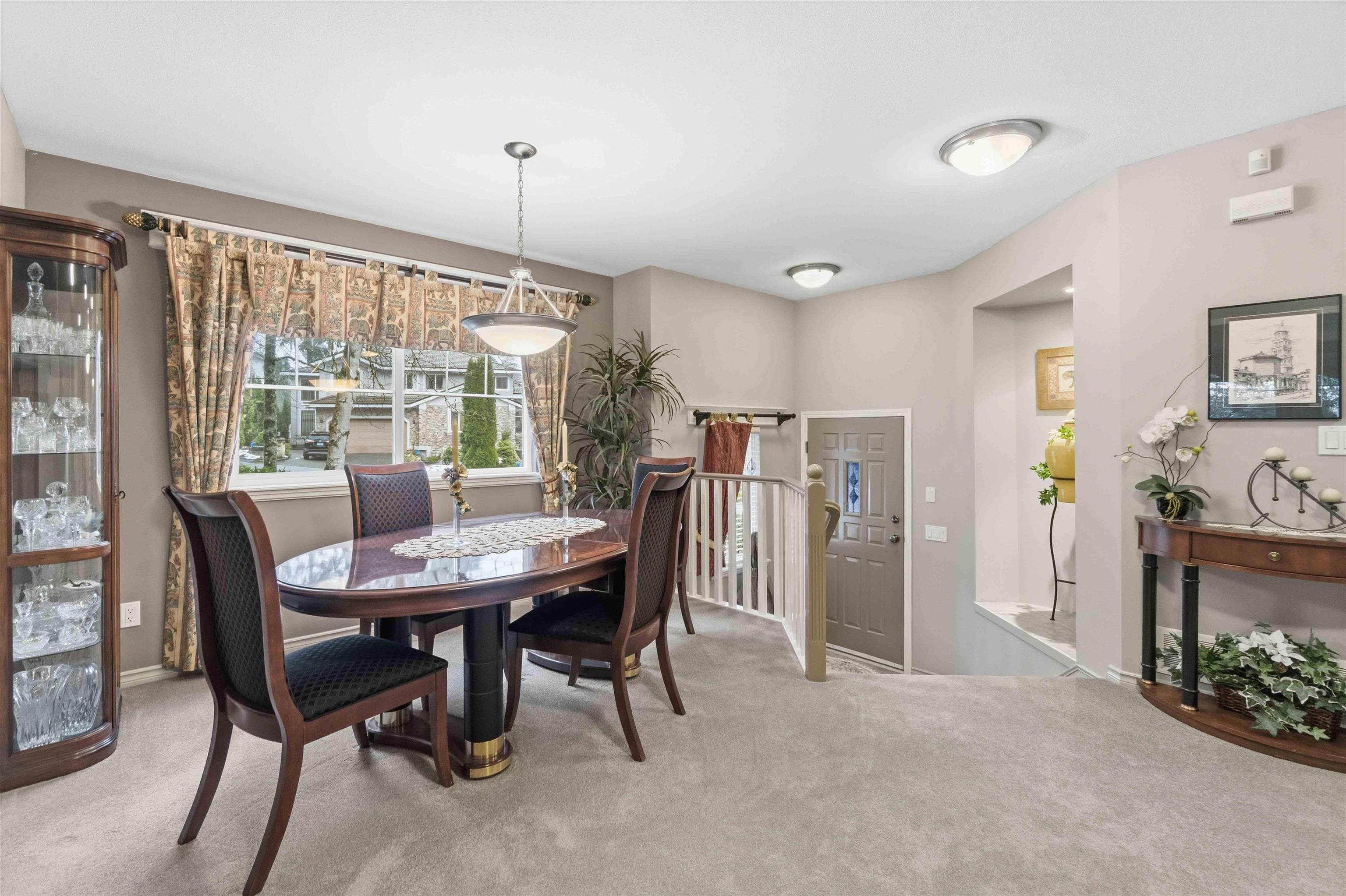 3300 Plateau Boulevard 1