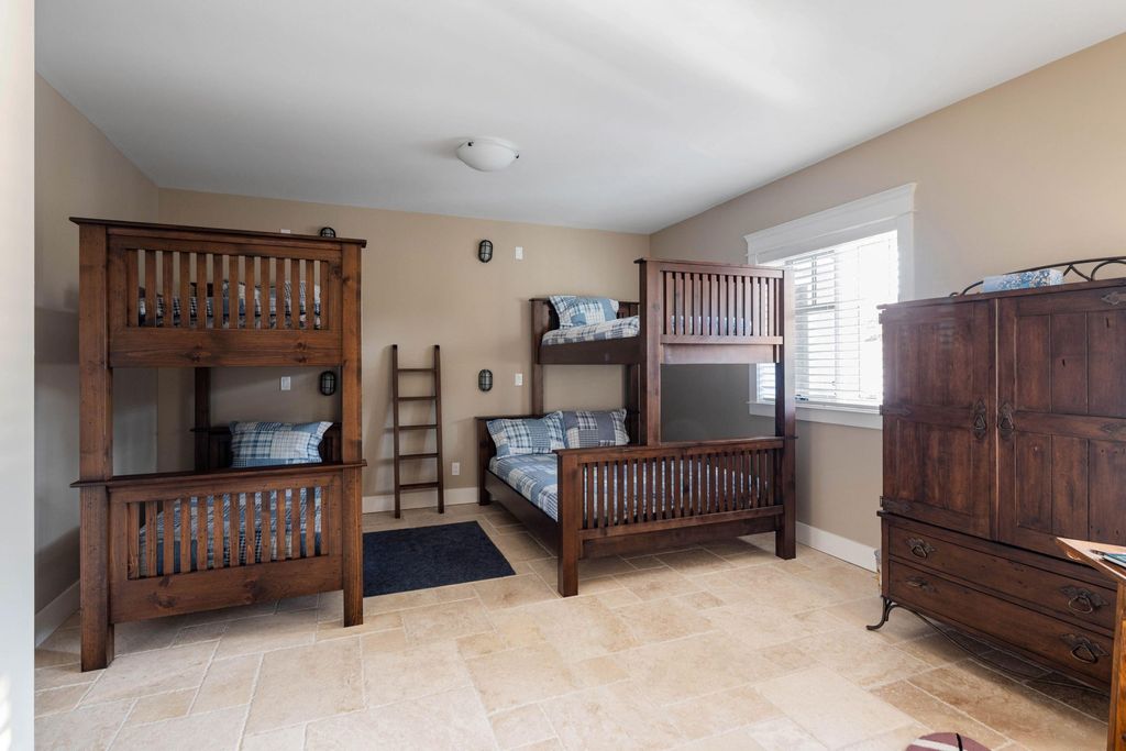 listing image 1100347728912672013