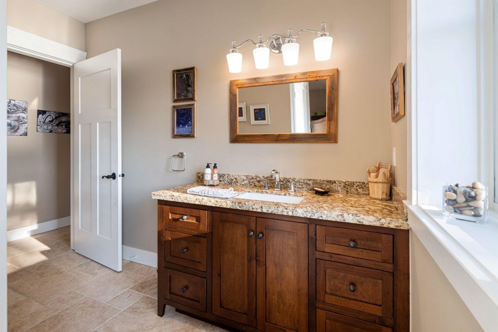 listing image 1104530841298651204