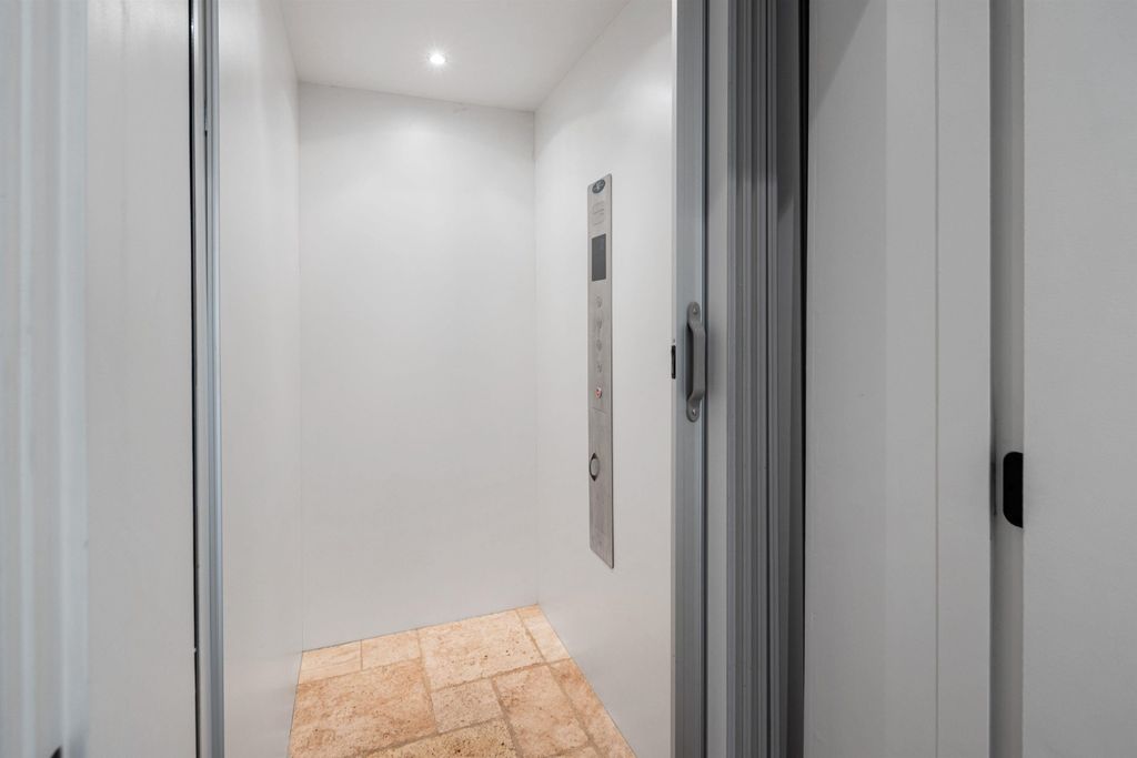 listing image 1109390097713992821