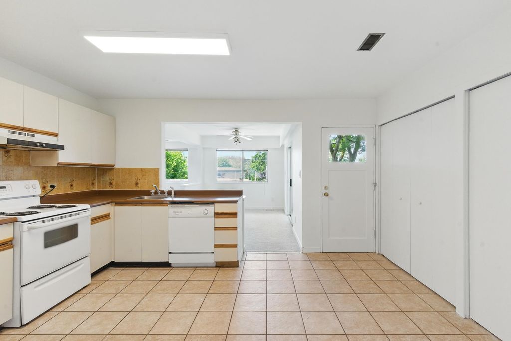 listing image 1105343996220841382
