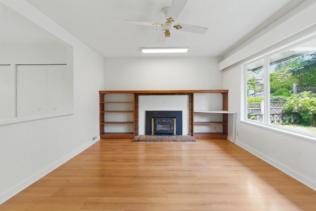 listing image 1101940642946086301