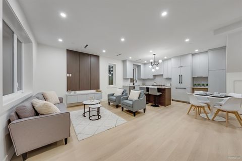 6730 Heather Street 1 Vancouver BC V6P 3P4