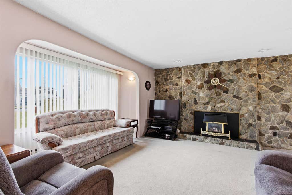 Photo of 22641 Brown Avenue, Maple Ridge, BC V2X 3R6 (MLS # R3132211)
