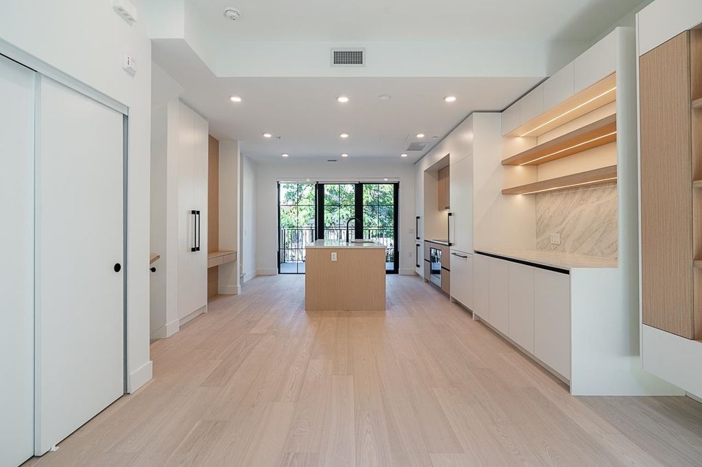 listing image 1107728092325065140