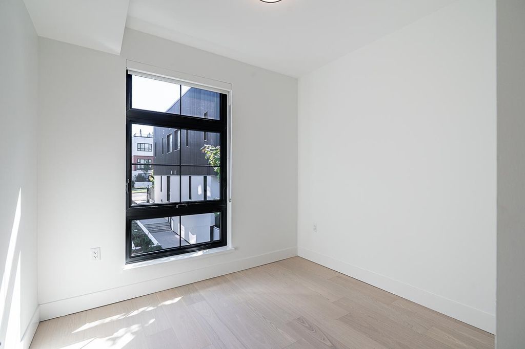listing image 1102741847633764357