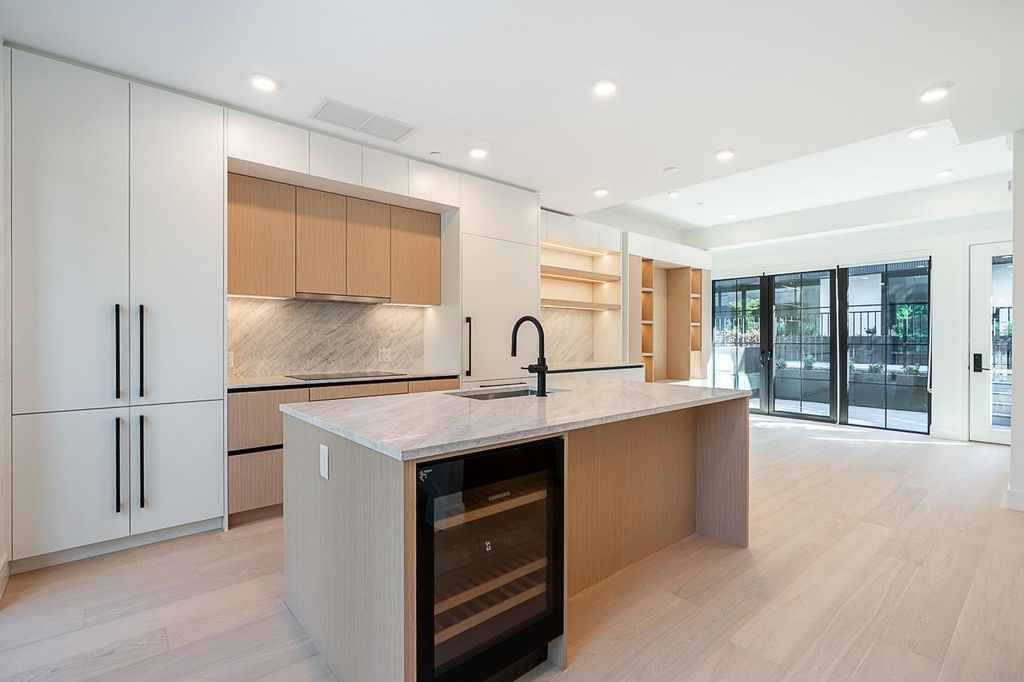 listing image 1100302043206738385