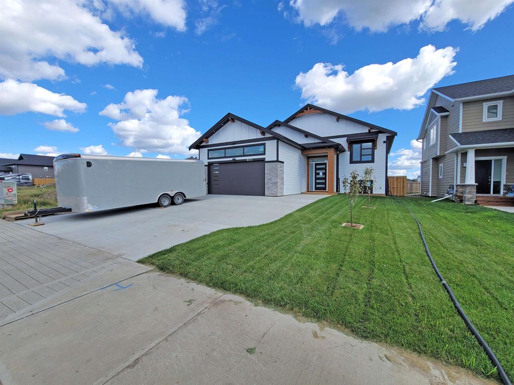 listing image 1102608345810552065