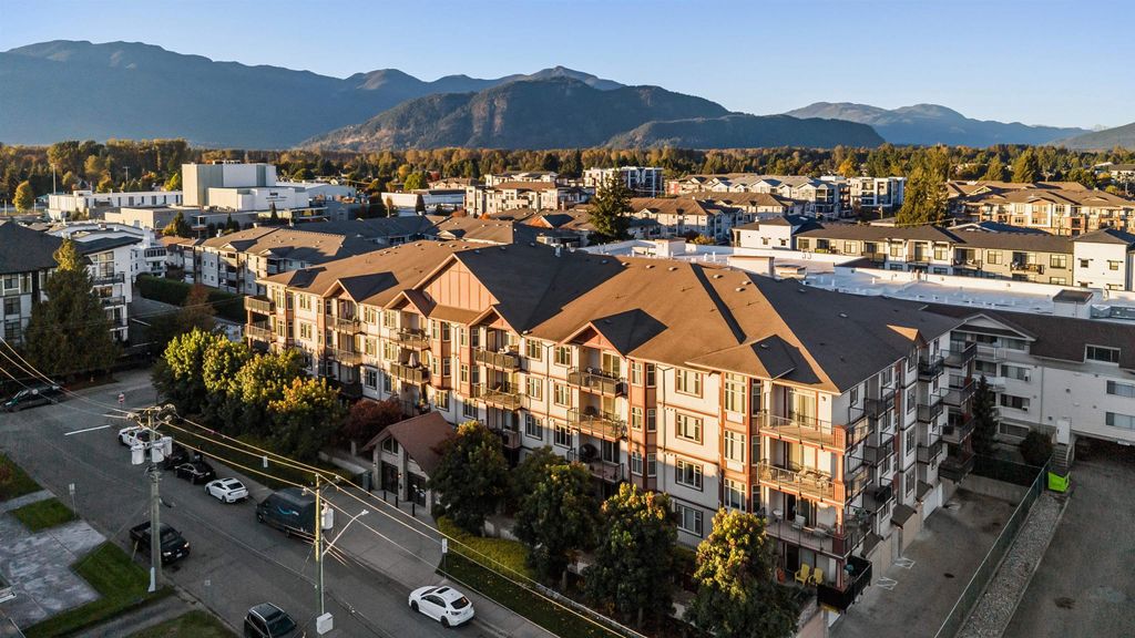 Photo of 45615 Brett Avenue #203, Chilliwack, BC V2P 1P1 (MLS # R3080252)