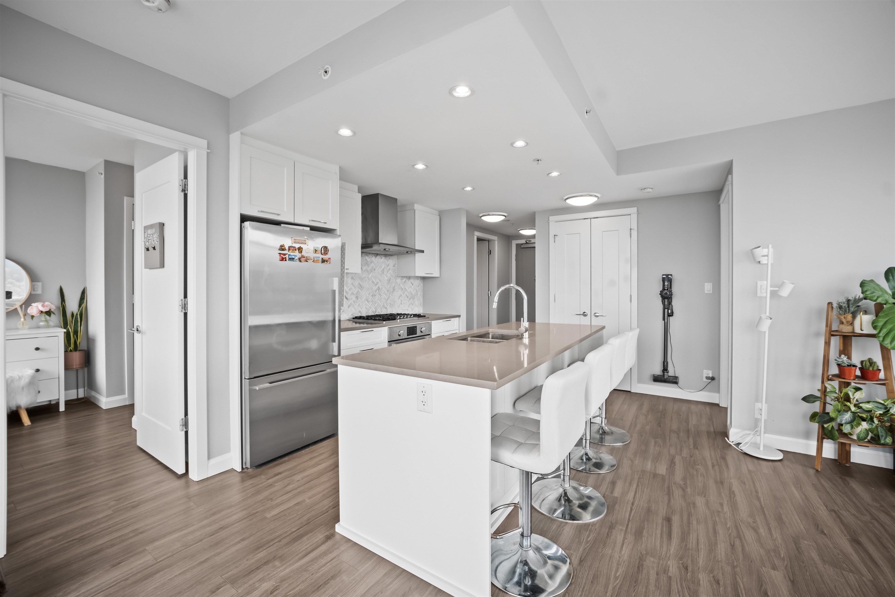 520 Como Lake Avenue 2005