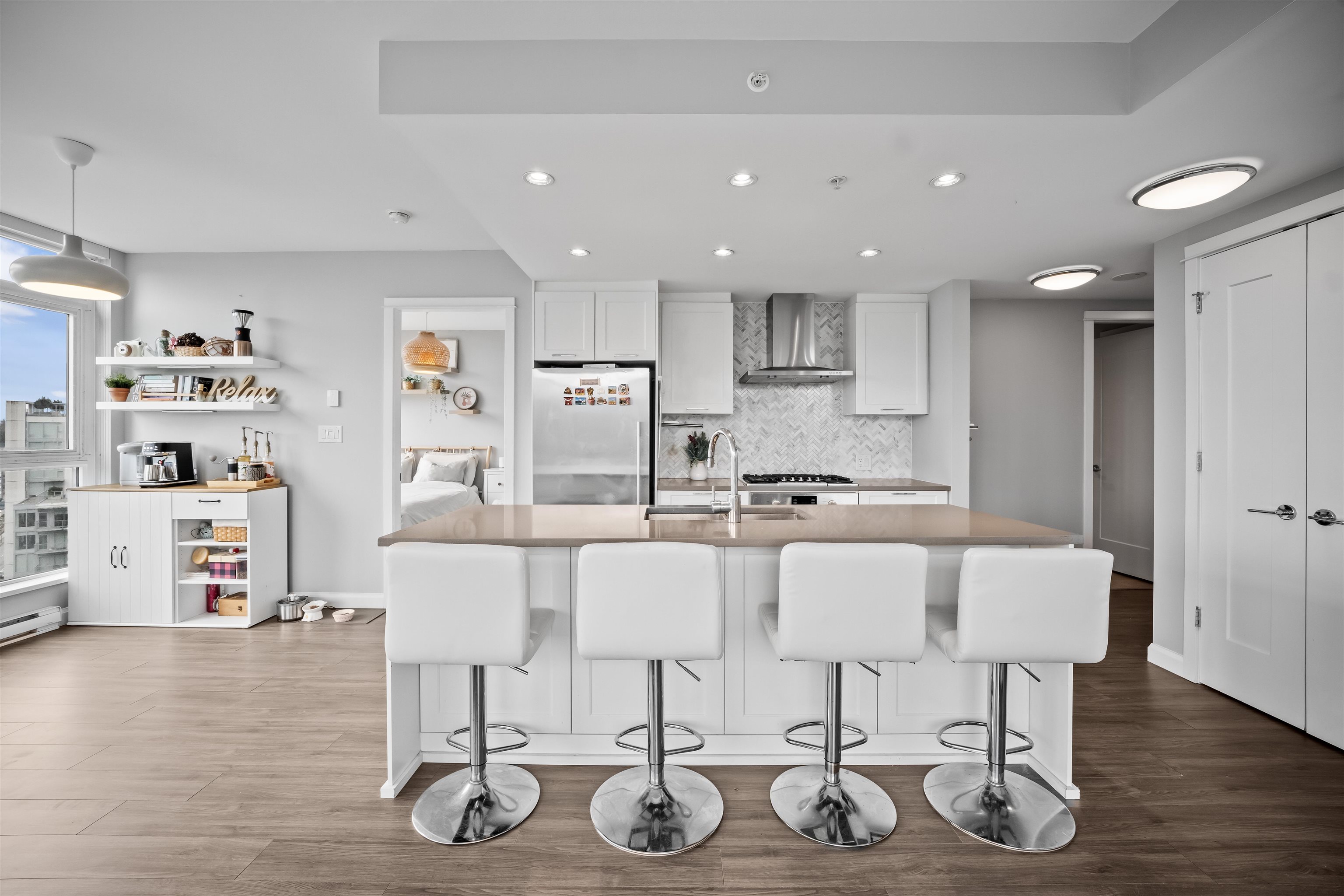 520 Como Lake Avenue 2005