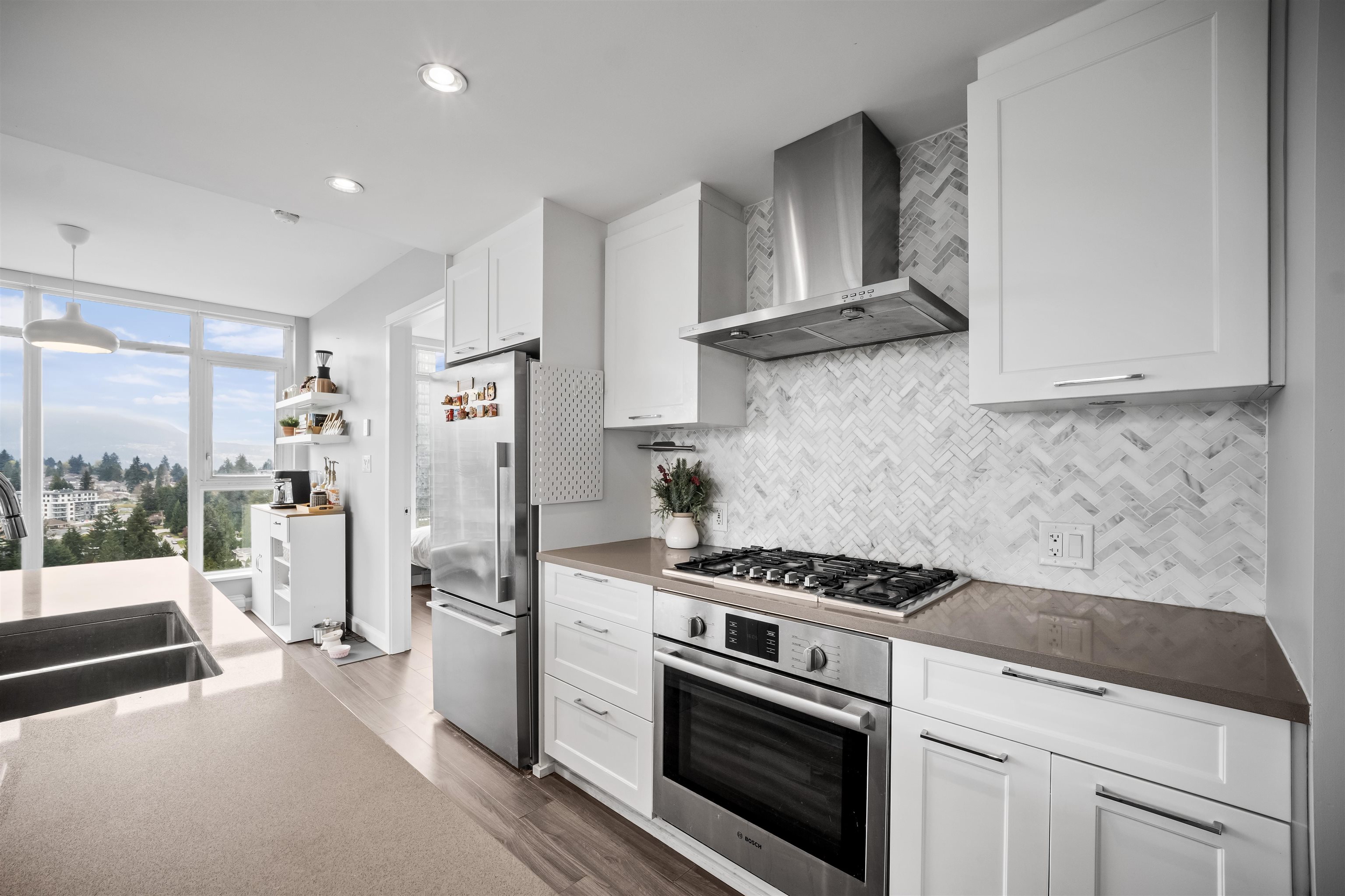 520 Como Lake Avenue 2005