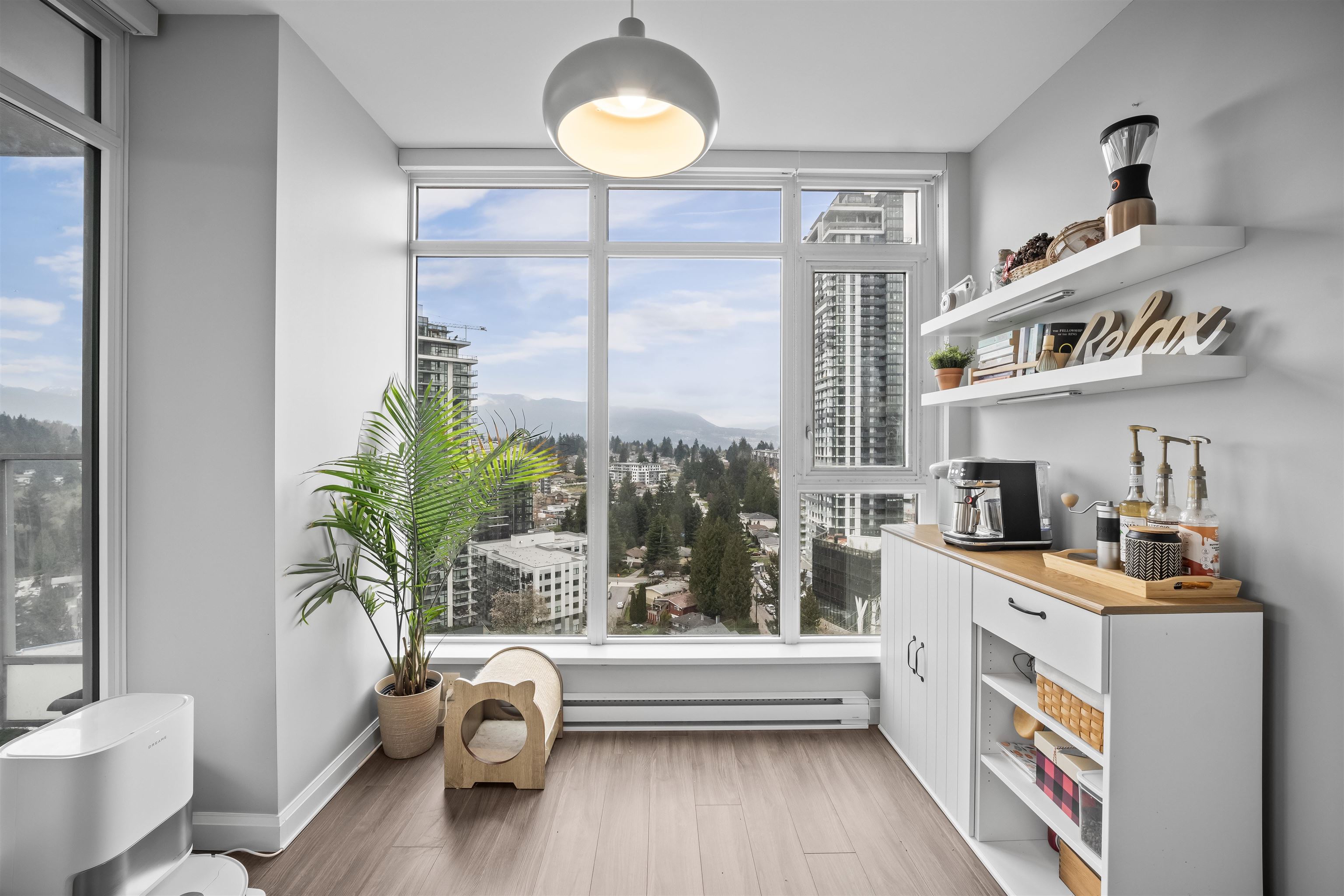 520 Como Lake Avenue 2005