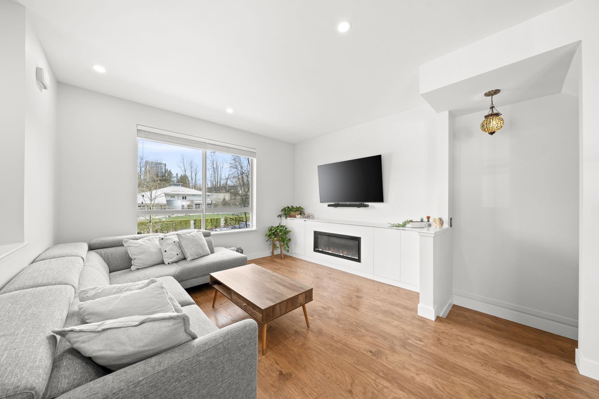 301 Klahanie Drive 1