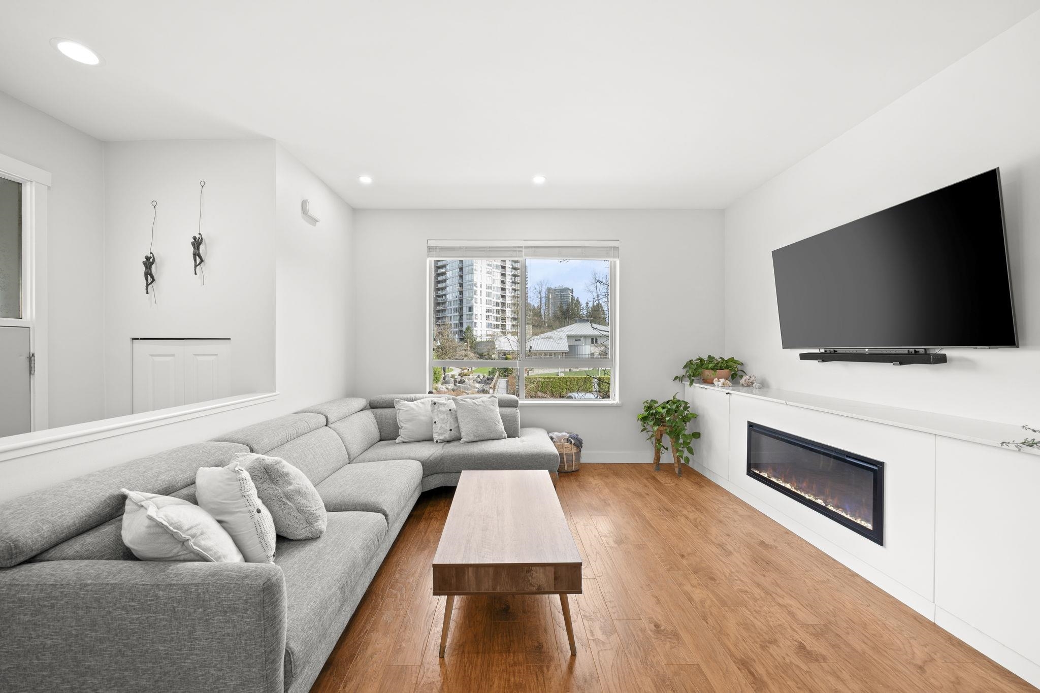 301 Klahanie Drive 1