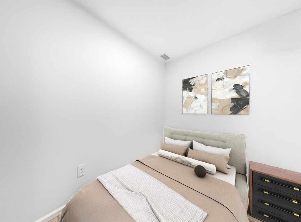 listing image 1102184649028965975