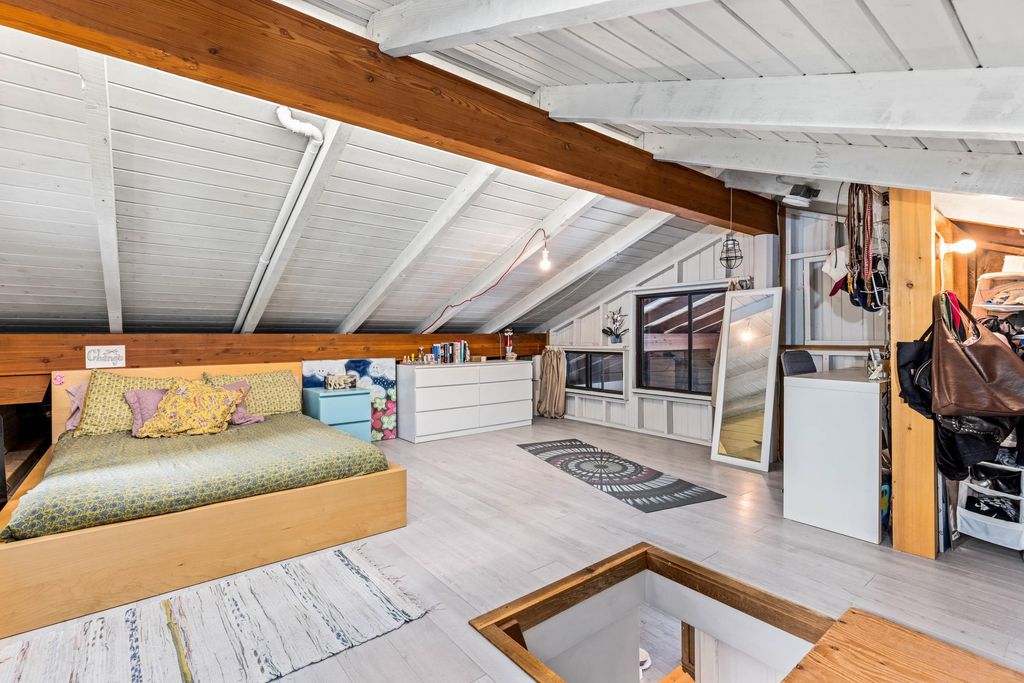 listing image 1100251580937217096