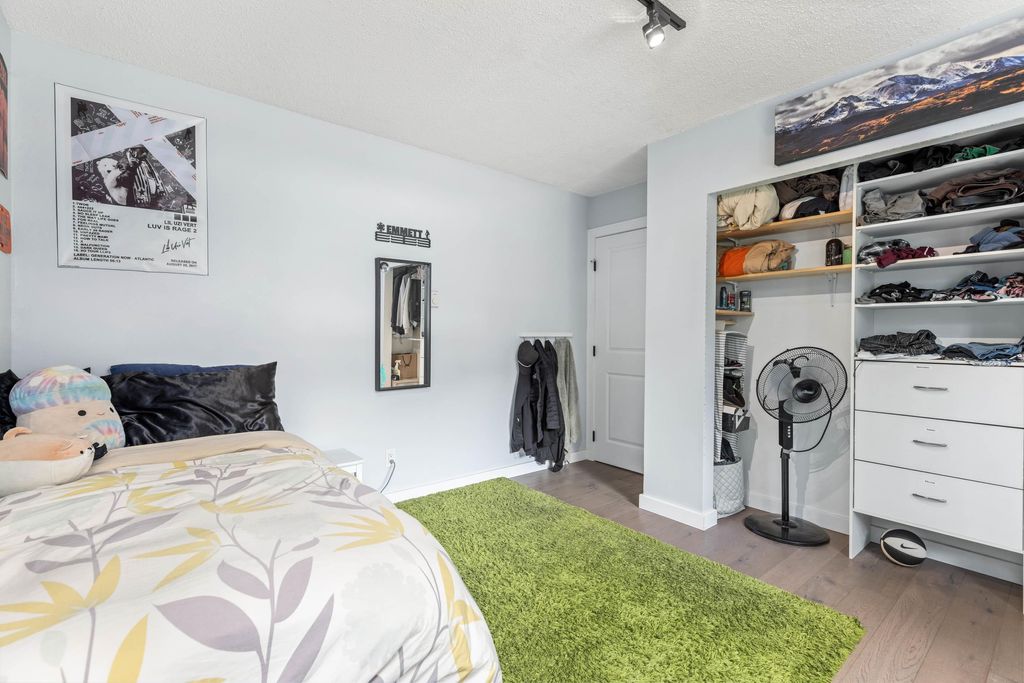 listing image 1108192849989083729