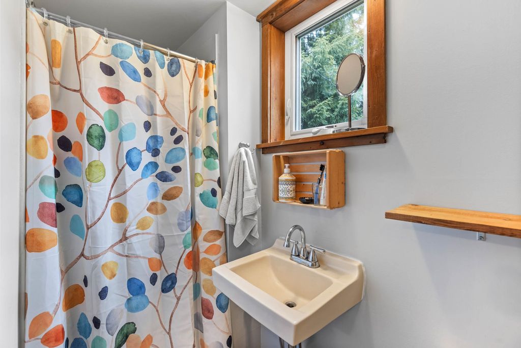 listing image 1109156375114433378