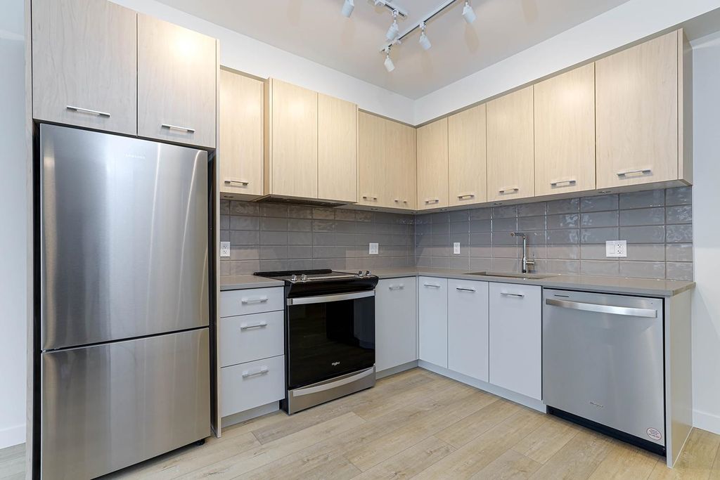 listing image 1102572622326787371