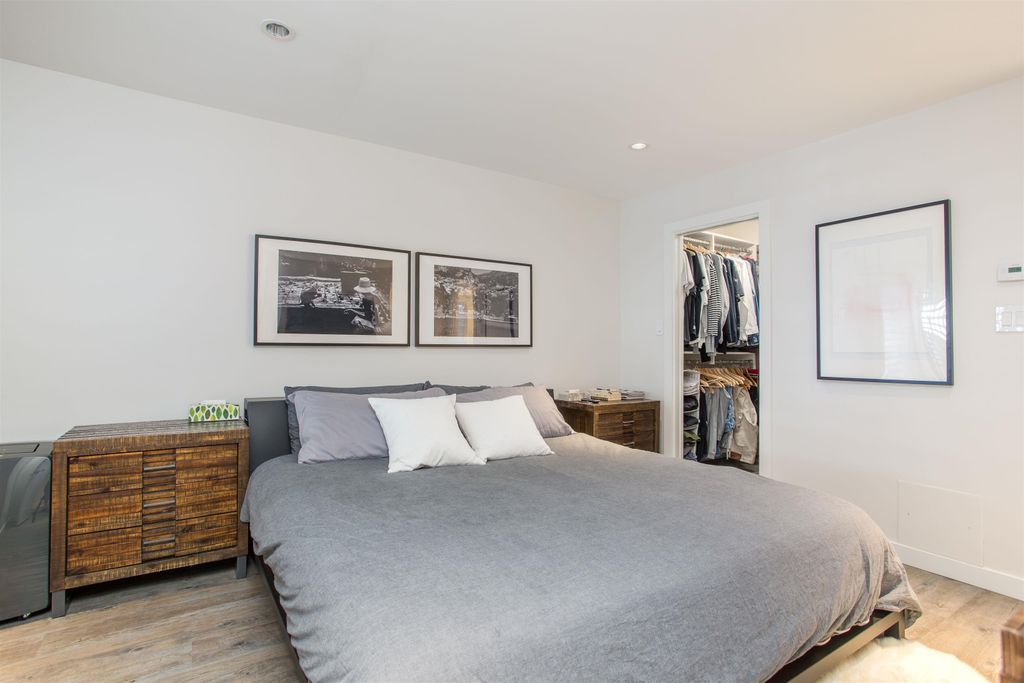 listing image 1107473052603386152