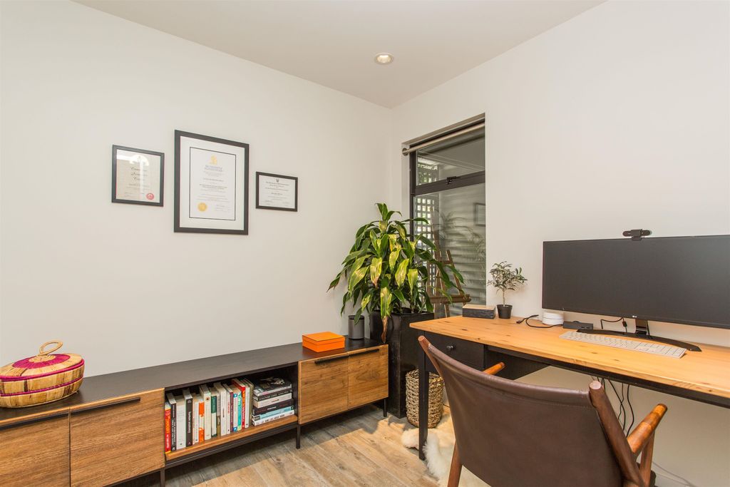 listing image 1101964175166274490
