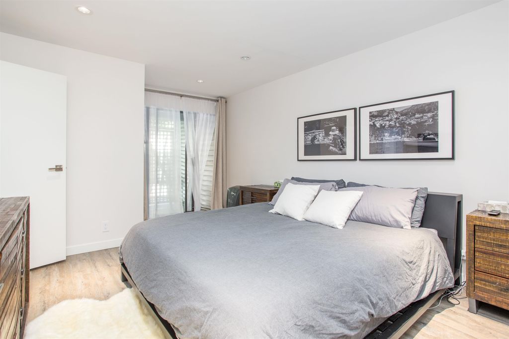 listing image 1102776312415458863