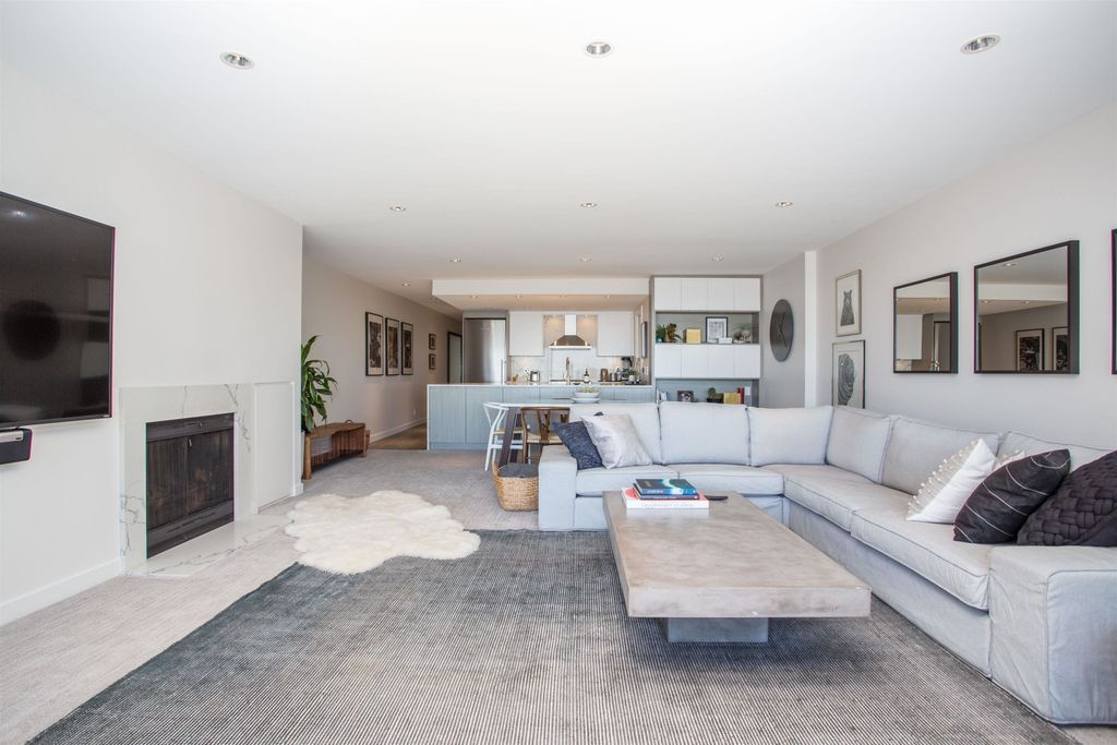 listing image 1107400003901429902