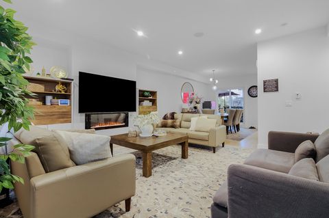 8140 166 Street 3 Surrey BC V4N 6W1