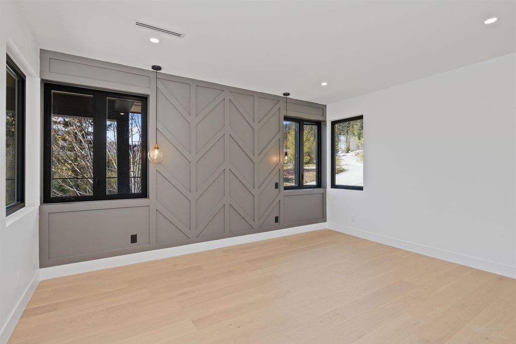 listing image 1106324645502504417