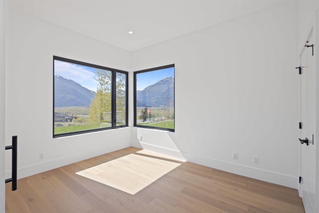 listing image 1107096889560729837