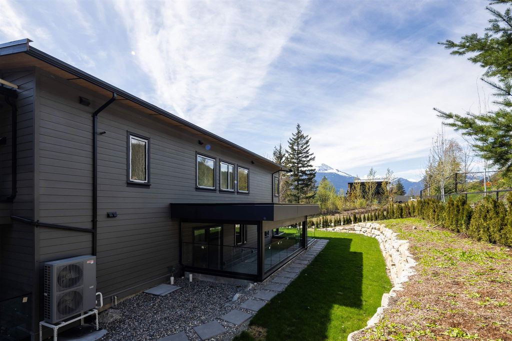 listing image 1100073233239442563