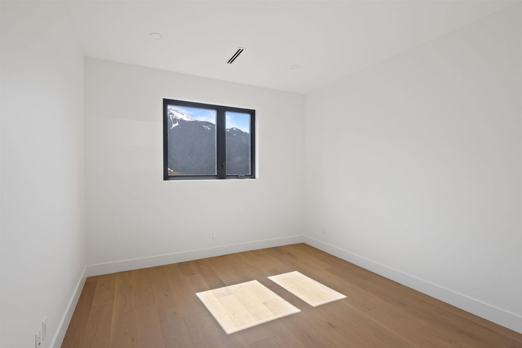 listing image 1104201891661602898