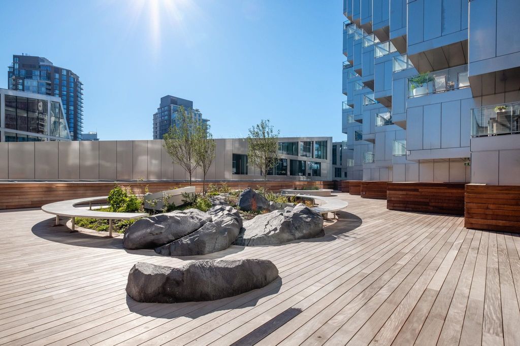 listing image 1102886192653653636