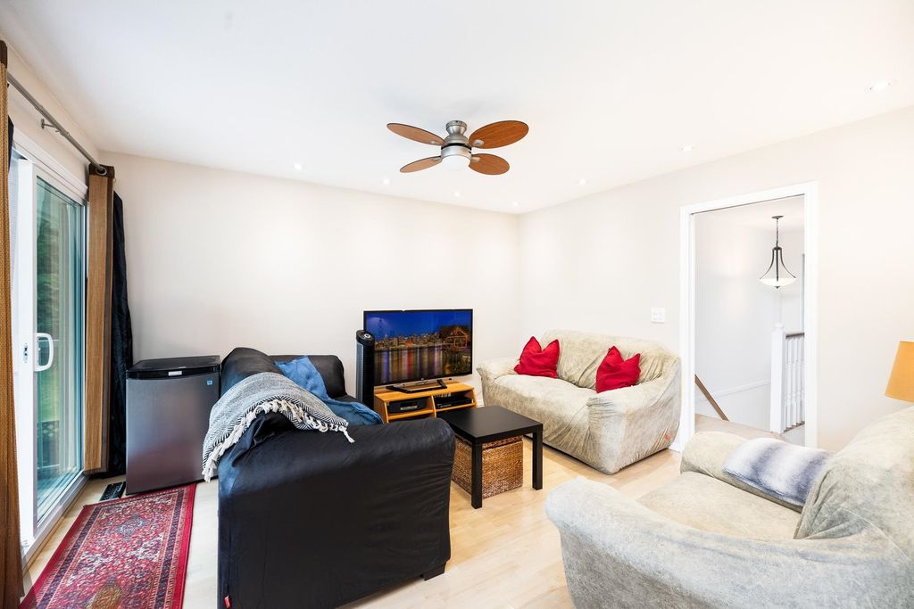 listing image 1109505783221421057
