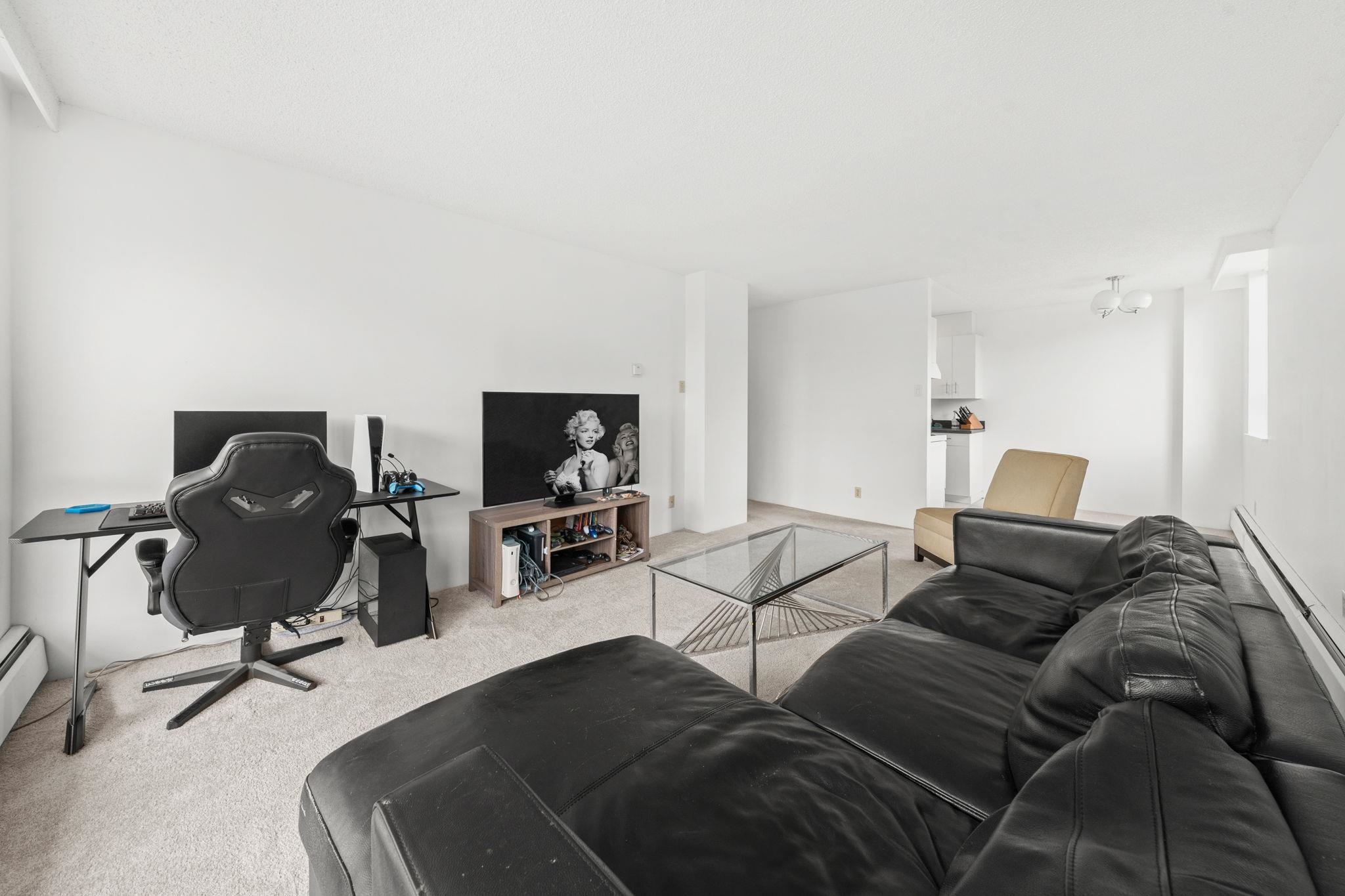 2016 Fullerton Avenue 1404