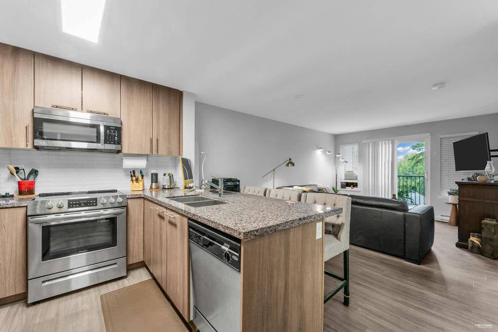 Photo of 12075 Edge Street #409, Maple Ridge, BC V2X 9E6 (MLS # R3154633)