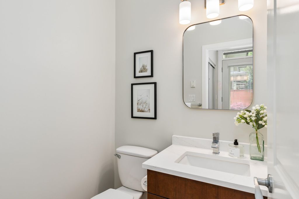listing image 1103972896184343100